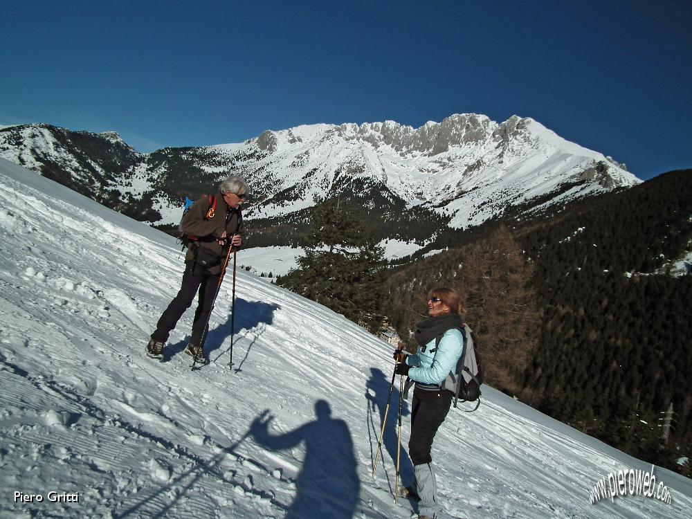 01 Ripida salita ai bordi della pista da sci.JPG